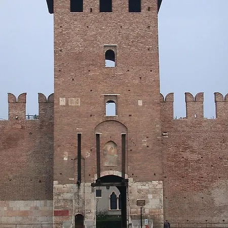 アパート Castle View Intero Centro Storico ヴェローナ